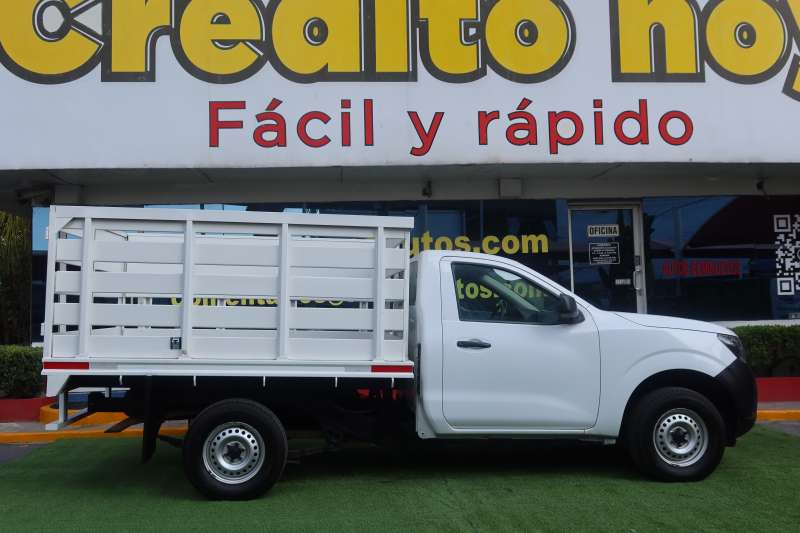 2020 NP300 ESTAQUITAS  DH STD CLIMA B/AIRE ABS 2P BLANCA 